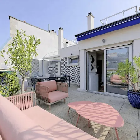 Cocoon With Eiffel Tower View * باريس