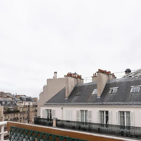 Cocoon With Eiffel Tower View باريس