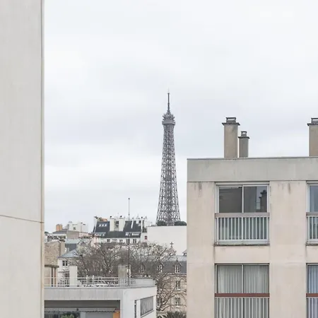 Cocoon With Eiffel Tower View Párizs
