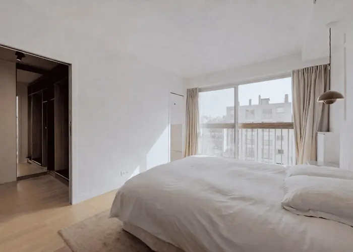 Cocoon With Eiffel Tower View