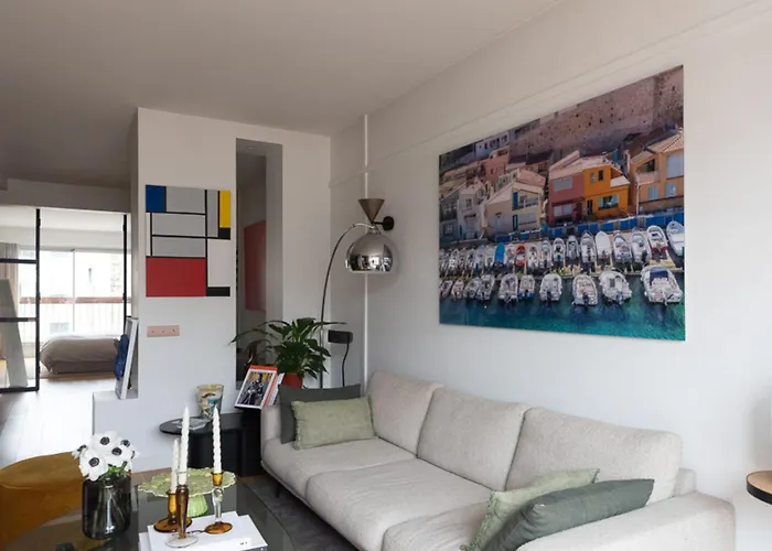 Cocoon With Eiffel Tower View Parijs