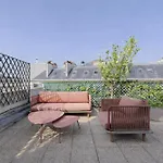 Cocoon With Eiffel Tower View Paris