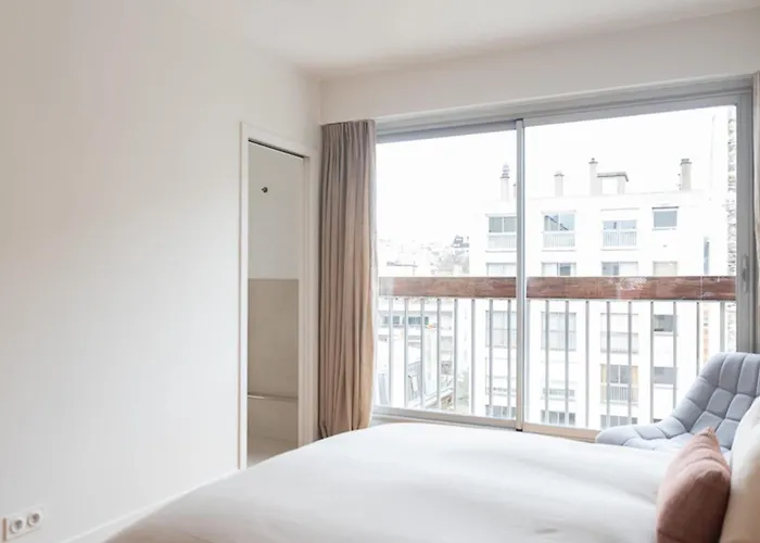 Cocoon With Eiffel Tower View